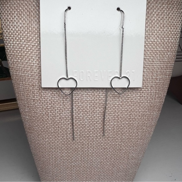 Forever 21 Jewelry - ✨5/$25 ✨Forever 21 Silver Linear Threader Drop Earrings